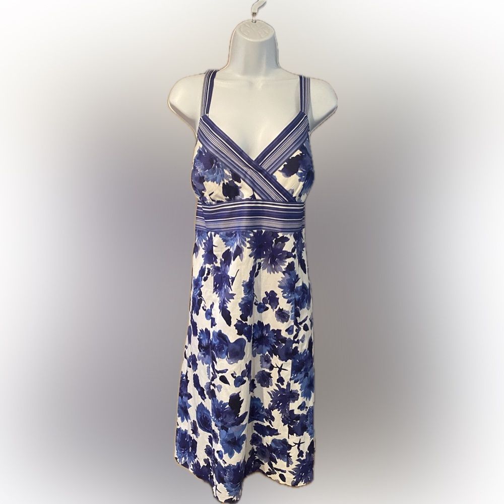 R & K originals summer Blue Floral dress  adjustable button strap size 16 Zip
